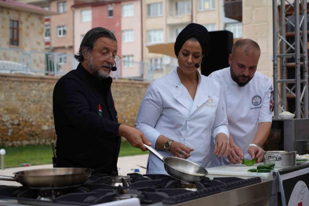 Bayburt Gastronomi Festivali'nde Yöresel Lezzetler Şeflerden Yorumlandı