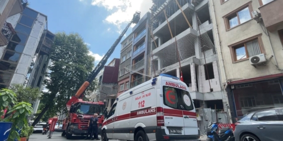 Beyoğlu'nda çatıdaki çıplak kişi turist çıktı