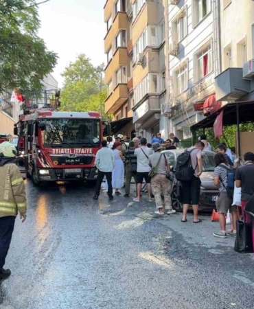 Beyoğlu'ndaki otel yangınında 17 kişi tahliye edildi