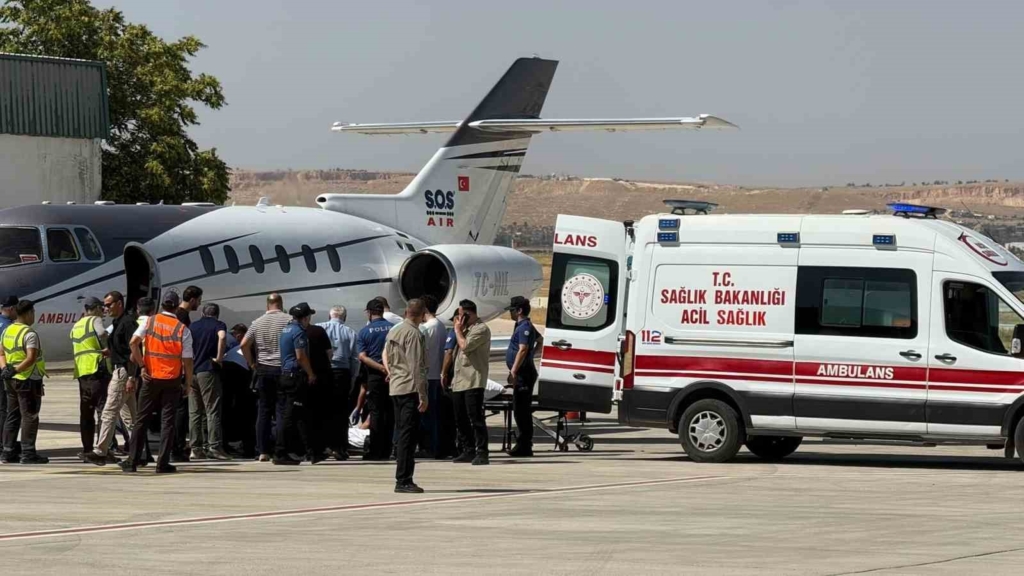 Bıçaklanan Melih Meriç, İstanbul'a ambulans uçakla sevk edildi