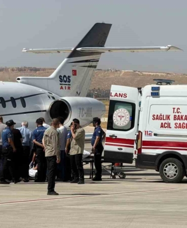 Bıçaklanan Melih Meriç, İstanbul'a ambulans uçakla sevk edildi