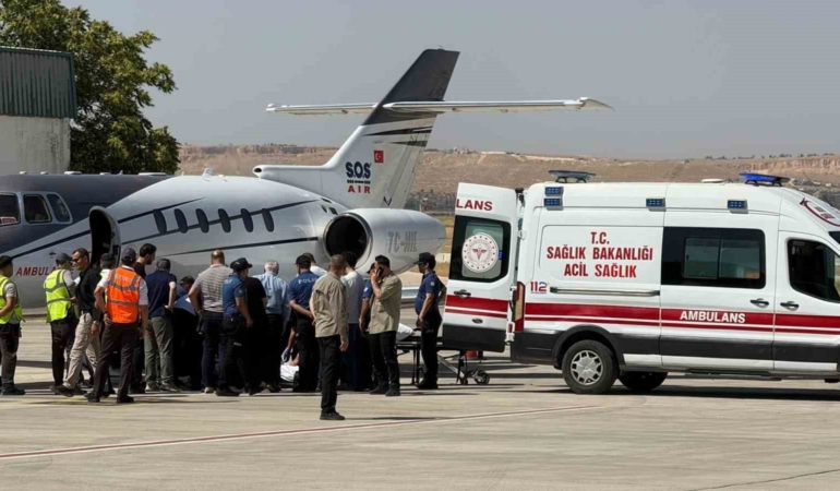 Bıçaklanan Melih Meriç, İstanbul'a ambulans uçakla sevk edildi