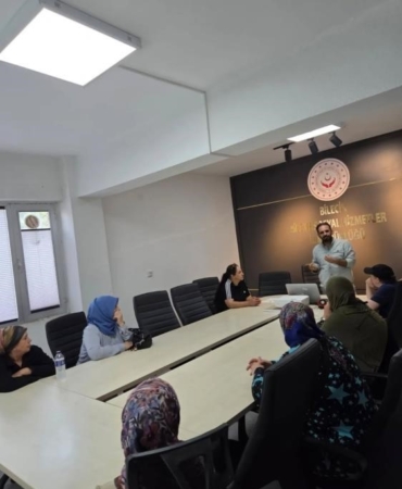 Bilecik'te aile içi iletişim ve bağımlılıkla mücadele eğitimi verildi