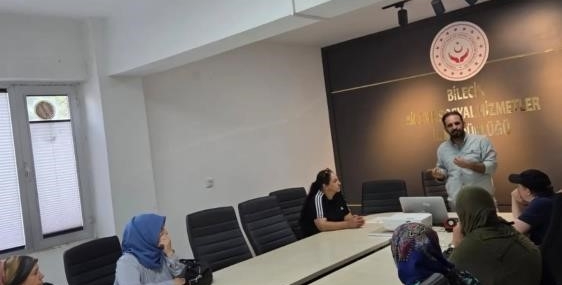 Bilecik'te aile içi iletişim ve bağımlılıkla mücadele eğitimi verildi