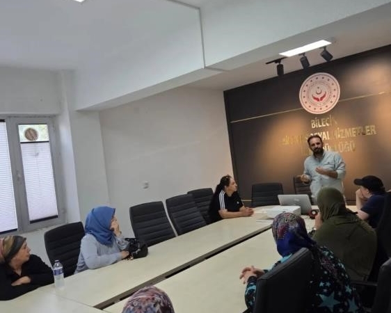 Bilecik'te aile içi iletişim ve bağımlılıkla mücadele eğitimi verildi
