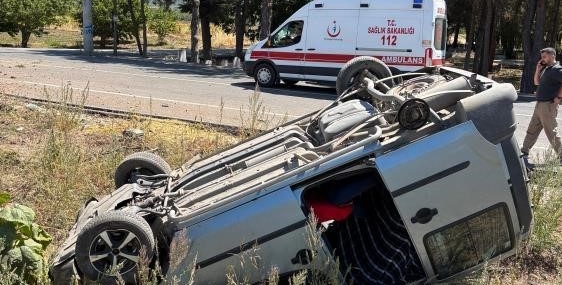Bilecik'te kontrolden çıkan araç takla attı, sürücü yaralandı