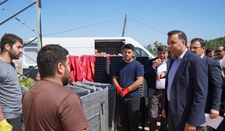 BİLECİK'TE KÖYLERE 250 ÇADIR, 250 MASA VE 2 BİN 500 SANDALYE DESTEĞİ