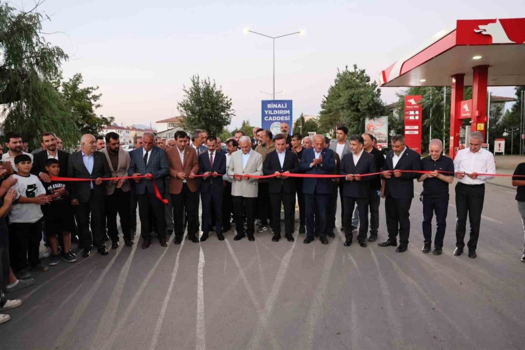 Binali Yıldırım Caddesi Çayırlı'da Hizmete Açıldı