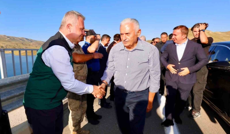 Binali Yıldırım Turnaçayırı Barajı'nda incelemelerde bulundu