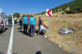 Bingöl'de hafif ticari araç takla attı, 6 kişi yaralandı