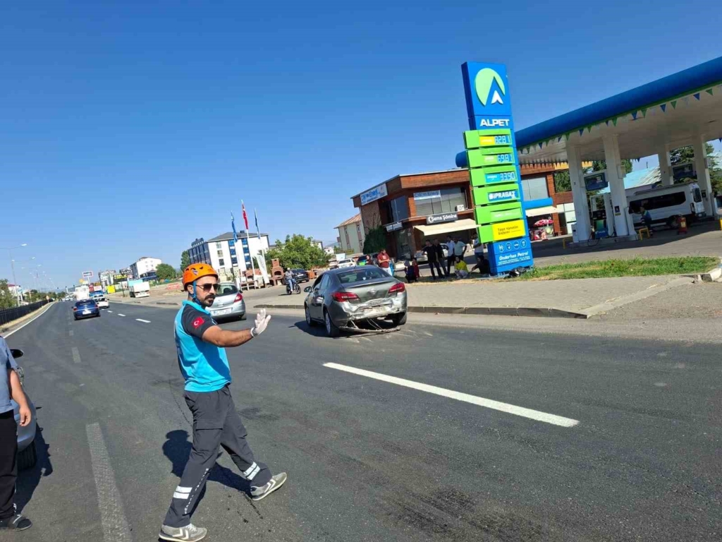 Bingöl'de zincirleme trafik kazası: 5 yaralı