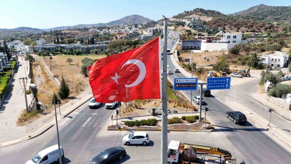 Bodrum'daki bayrak direkleri bakım çalışmaları tamamlandı