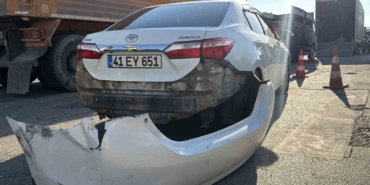 Bolu'da kamyon ile otomobil çarpıştı, maddi hasar oluştu