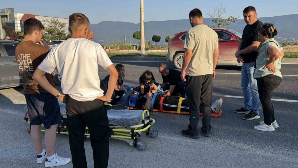 Bolu'da motosiklet ve otomobil çarpıştı, 2 kişi yaralandı
