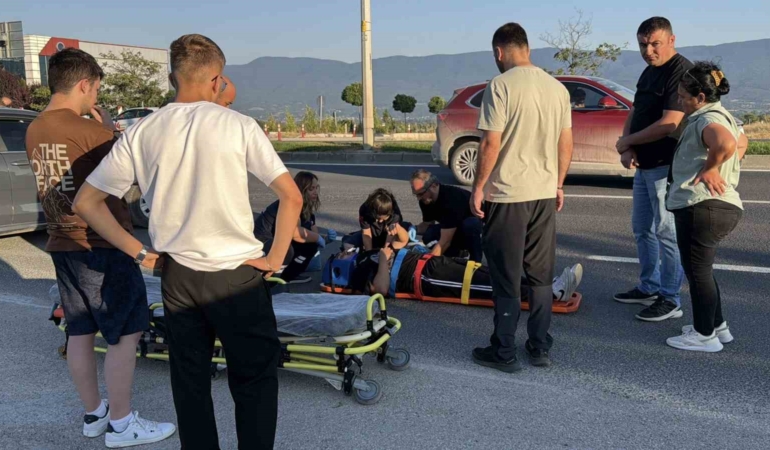 Bolu'da motosiklet ve otomobil çarpıştı, 2 kişi yaralandı