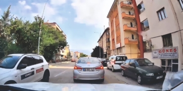 Bolu'da otomobilden çöp atan sürücüye ceza kesildi