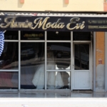 BOŞANMAK İSTEYEN EŞİNİN GELİNLİKÇİ DÜKKANINI BENZİN DÖKEREK ATEŞE VERDİ