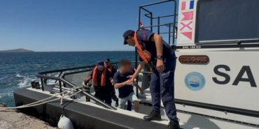 Bozcaada açıklarında gemide rahatsızlanan personel tahliye edildi