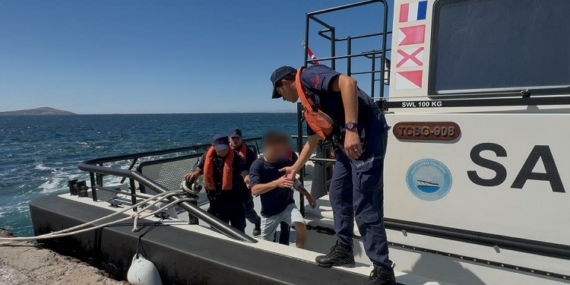 Bozcaada açıklarında gemide rahatsızlanan personel tahliye edildi