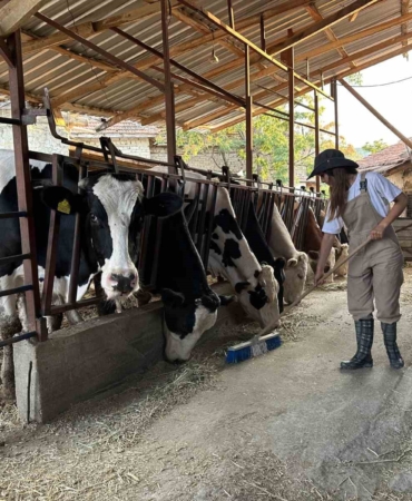 Burdur'da genç çiftçi Emine Kaya, zorluklara rağmen üretime devam ediyor
