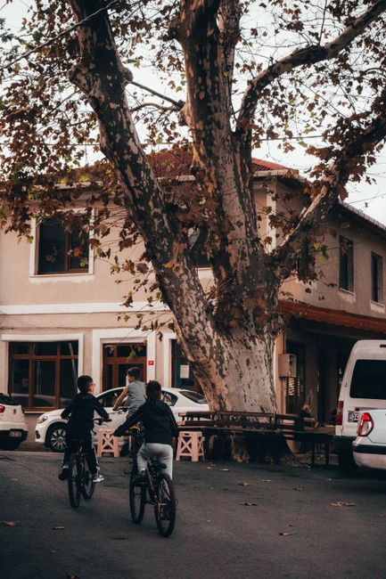 Burdur'da otomobil bisikletle çarpıştı, 2 çocuk yaralandı