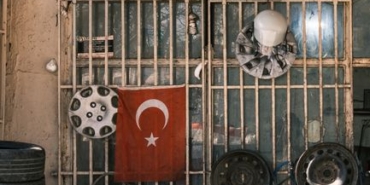 Bursa'da Krikodan Kayarak Aracın Altında Kalan Adam Ağır Yaralandı