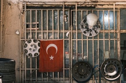 Bursa'da Krikodan Kayarak Aracın Altında Kalan Adam Ağır Yaralandı