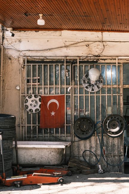 Bursa'da Krikodan Kayarak Aracın Altında Kalan Adam Ağır Yaralandı
