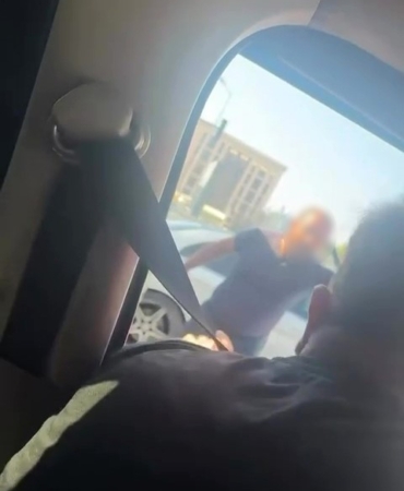 Bursa'da minibüs şoförü ile otomobil sürücüsü arasında gerginlik