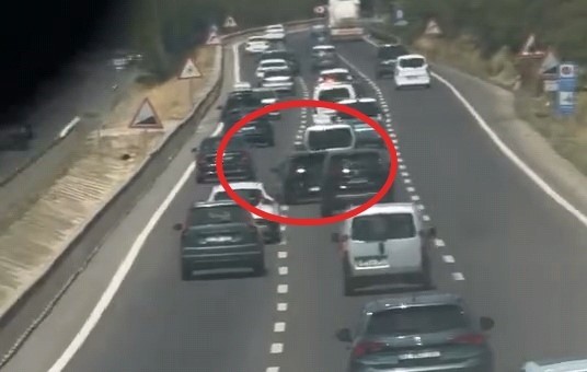 Bursa'da tehlikeli şerit değiştiren sürücüye 10 bin lira ceza