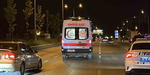 Bursa'da ters yönde giden otomobil kaza yaptı, 7 yaralı