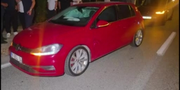 Bursa'da trafik kazasında otomobil ağaca çarptı