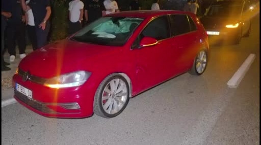 Bursa'da trafik kazasında otomobil ağaca çarptı