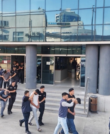 BURSA'DA YATIRIM DOLANDIRICILIĞI OPERASYONU: 8 KİŞİ TUTUKLANDI