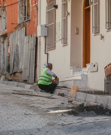 Bursa'da zabıta ekipleri kaldırım işgali ve çevre denetimi yaptı