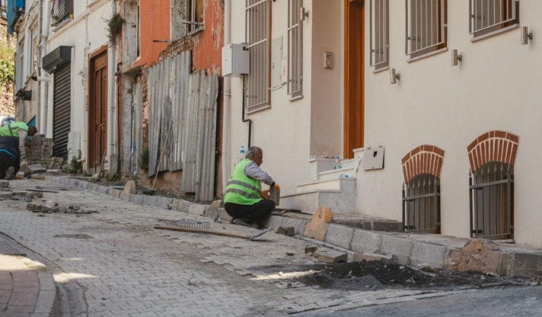 Bursa'da zabıta ekipleri kaldırım işgali ve çevre denetimi yaptı