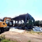 Bursa'da zeytinlikteki kaçak depo yıkıldı