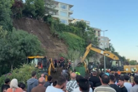 Büyükçekmece Mimar Sinan Sahili'nde toprak kayması meydana geldi