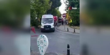 Büyükçekmece Mimar Sinan Sahili'nde toprak kayması meydana geldi