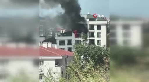 Büyükçekmece'de 5 katlı binada yangın çıktı