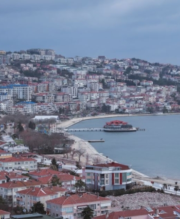 Büyükçekmece'de riskli konutların yıkımına başlandı