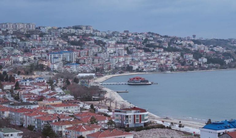Büyükçekmece'de riskli konutların yıkımına başlandı