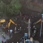 Büyükçekmece'de toprak kayması sonrası arama kurtarma çalışmaları devam ediyor