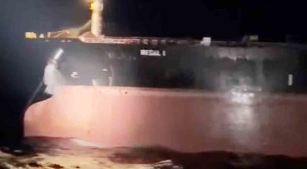 Çanakkale Boğazı'nda makine arızası yaşayan tanker kurtarıldı