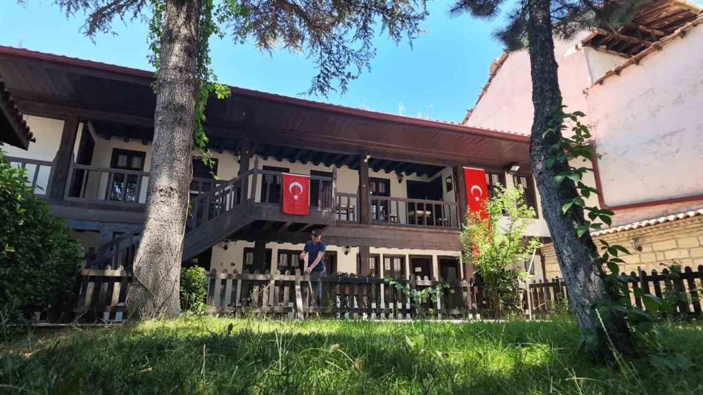 Çankırı'daki 272 Yıllık Çivitçioğlu Medresesi Ziyaretçilerini Ağırlıyor