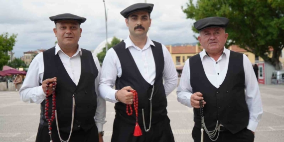 Çarşamba Beyleri, geleneksel kıyafetlerle kültürü yaşatıyor