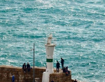 Çeşme'de 16 düzensiz göçmen yakalandı