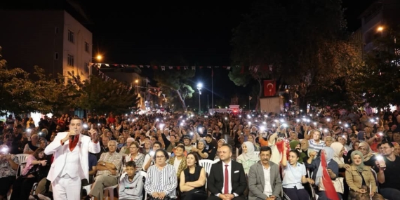 Çivril’de 30 Ağustos ve Kurtuluş Günü coşkusu: Cumhuriyet Meydanı doldu taştı