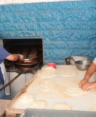 Cizre'de fırın ustaları 80 derecede ekmek üretiyor
