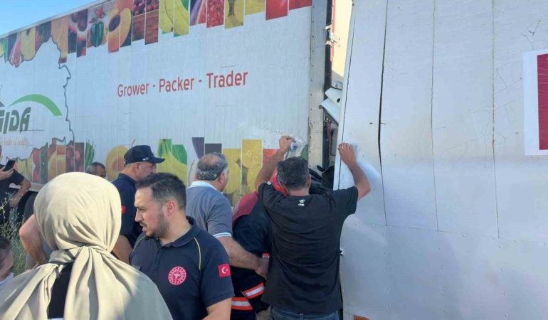 Çorum'da kamyon ile tır çarpıştı: 1 ölü, 1 yaralı